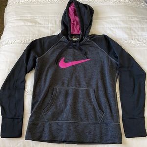 Women’s Nike therma-fit hoodie